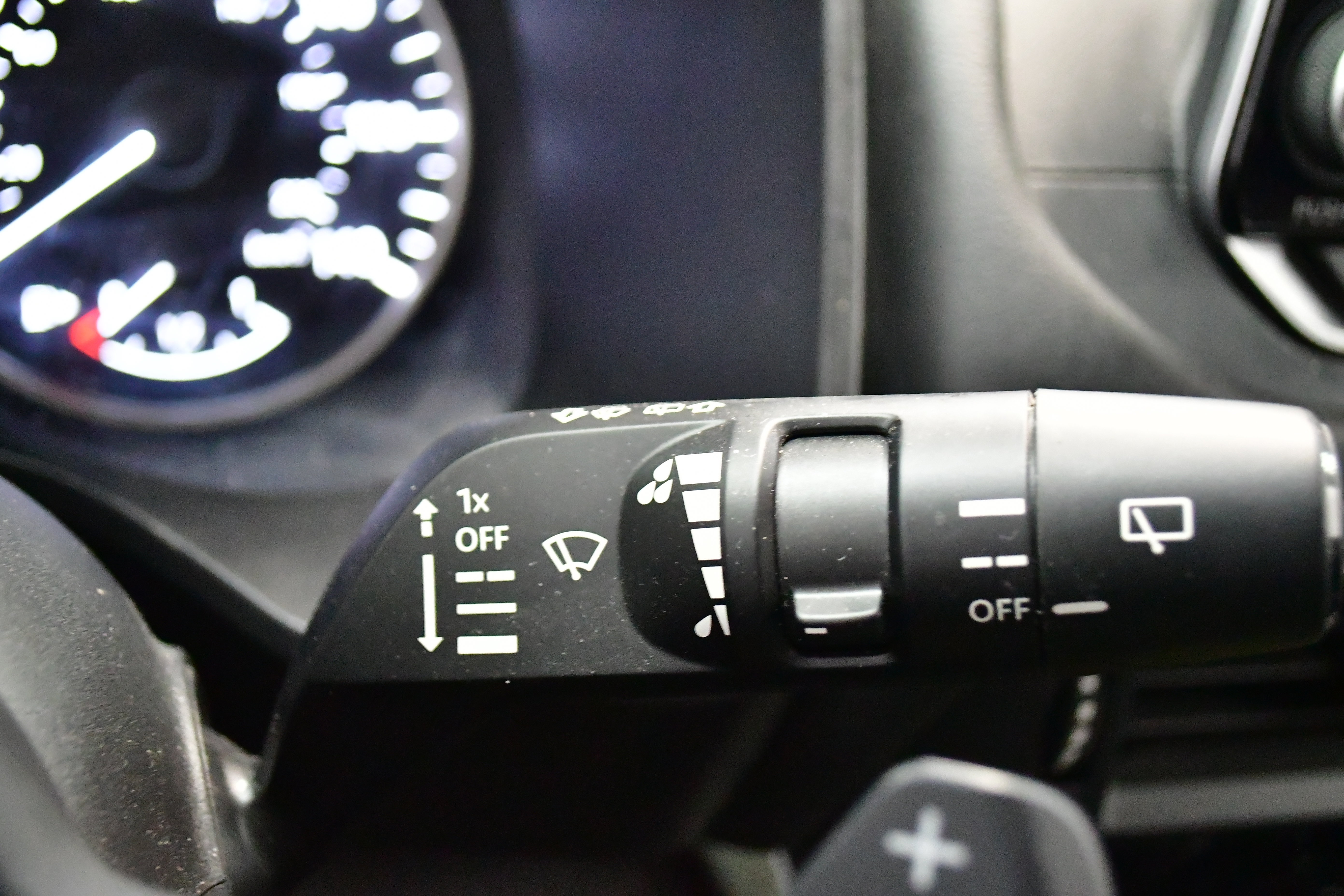 Used 2023 Nissan Rogue SV image 37