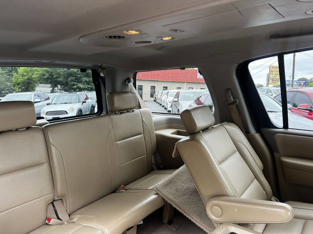 Used 2011 Nissan Armada Platinum image 20