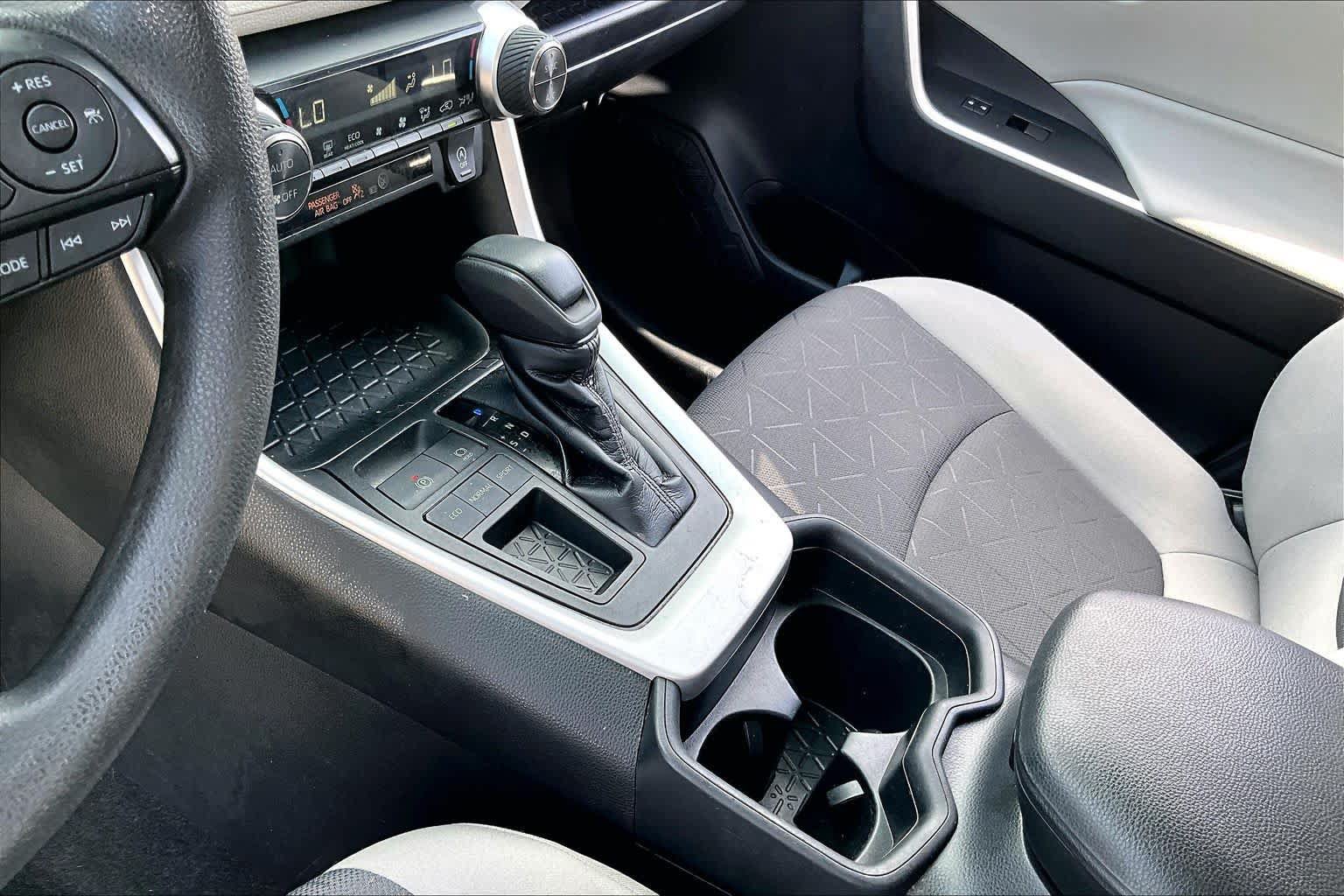 Used 2020 Toyota RAV4 XLE FWD image 15