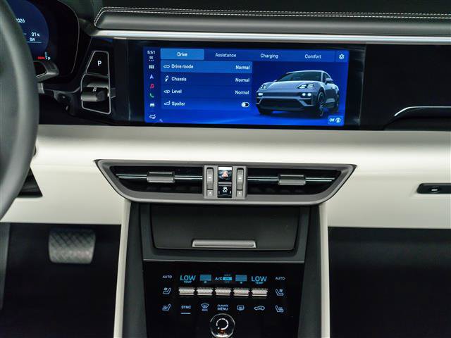 Used 2026 Porsche Macan Electric RWD image 25