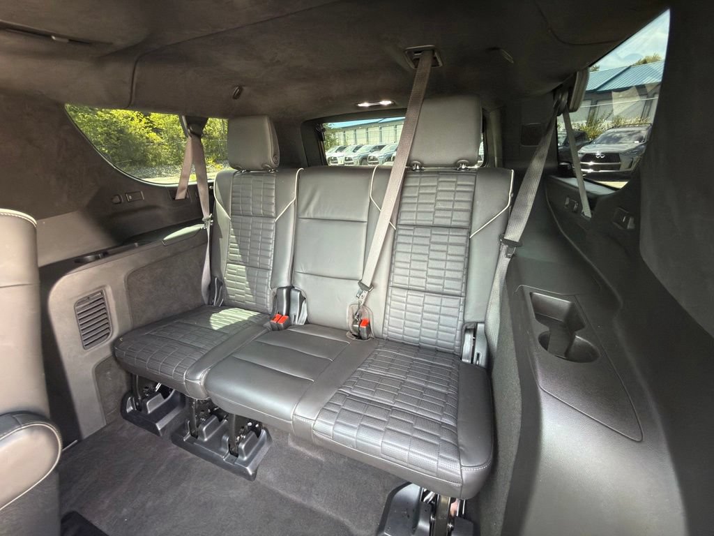 Used 2026 Cadillac Escalade ESV V w/ LPO, ONYX Package AWD/4WD image 16