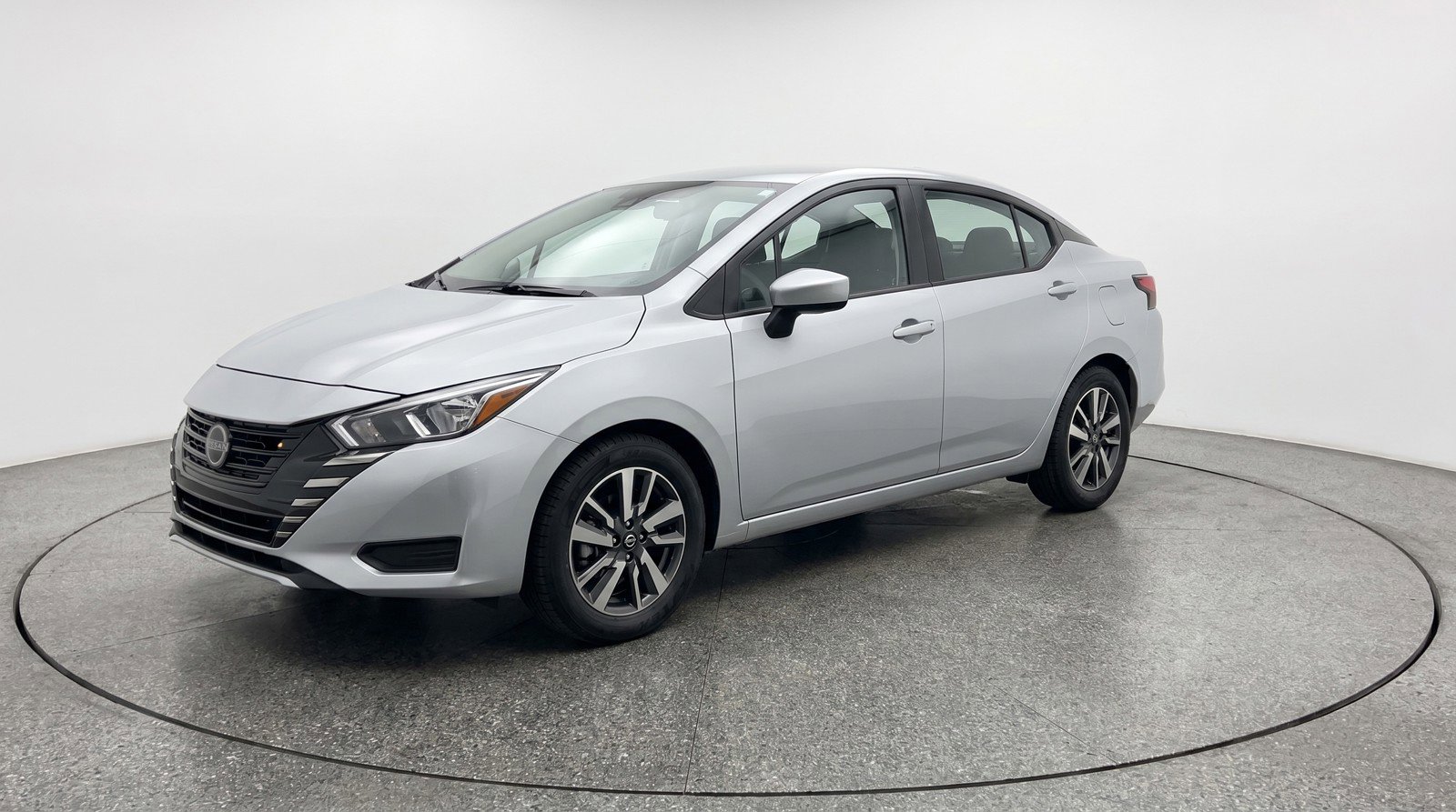 Used 2025 Nissan Versa SV image 3
