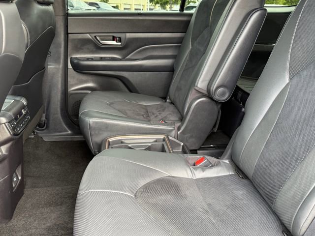 Used 2025 Toyota Grand Highlander AWD Hybrid image 28