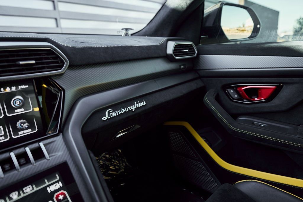 Used 2024 Lamborghini Urus Performante image 79