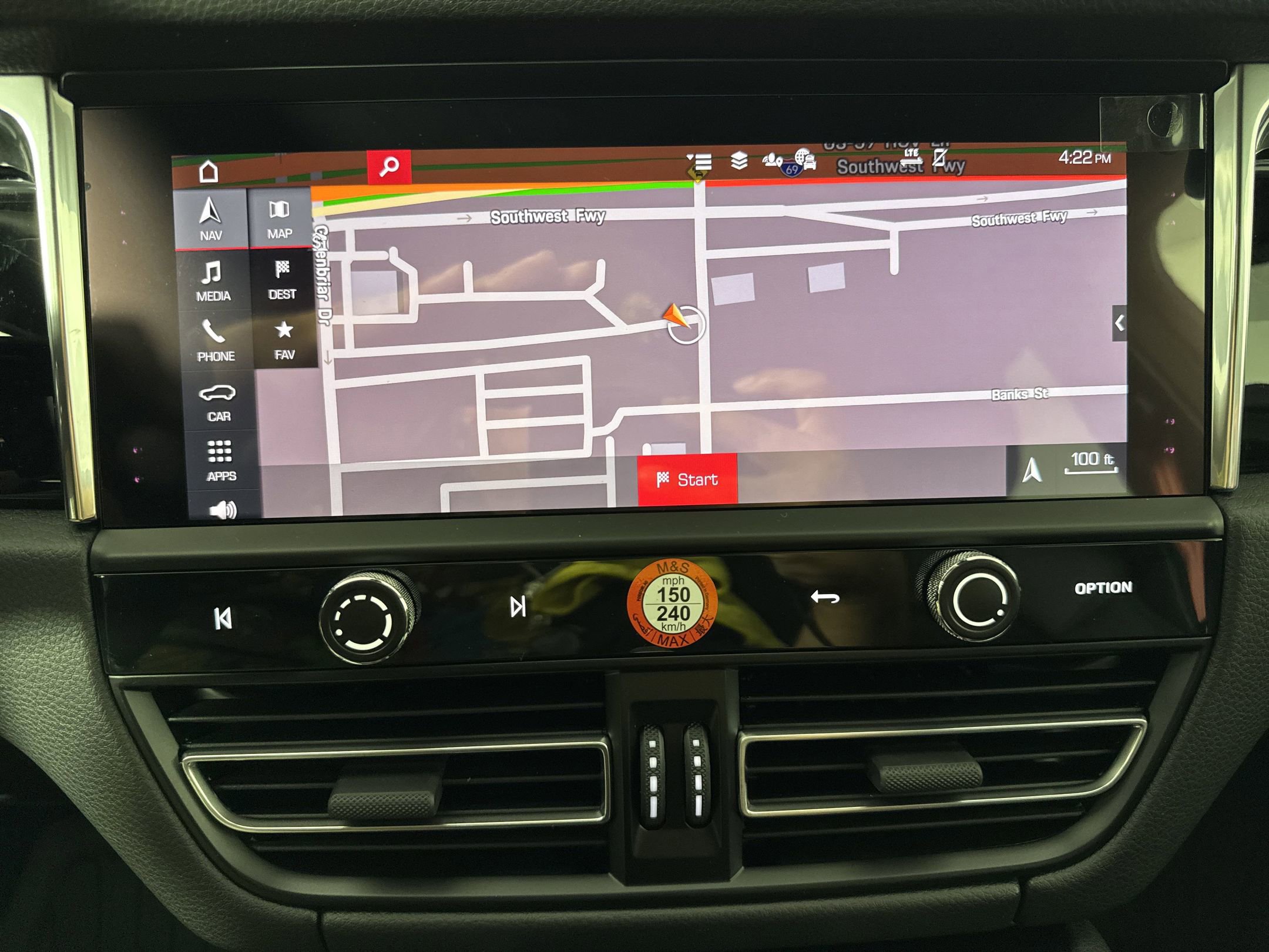 Certified 2025 Porsche Macan image 24