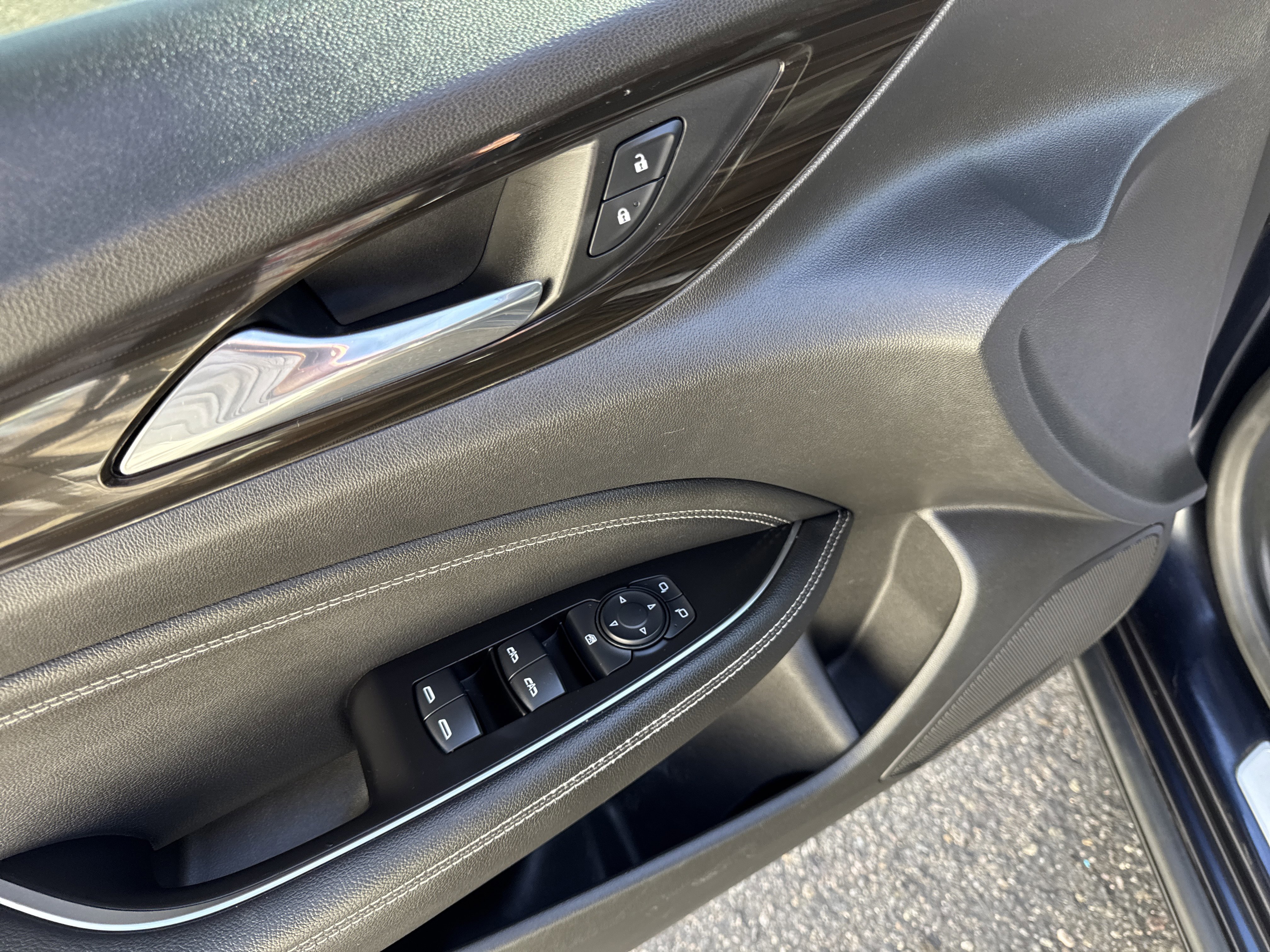 Used 2018 Buick Regal Preferred image 17