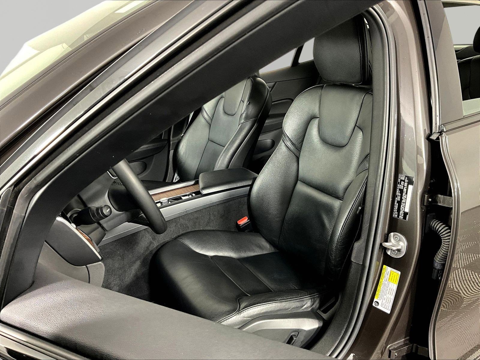 Used 2024 Volvo S60 B5 Plus FWD image 16