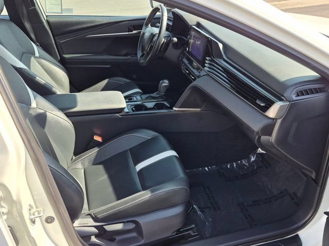 Used 2025 Toyota Camry SE FWD image 5