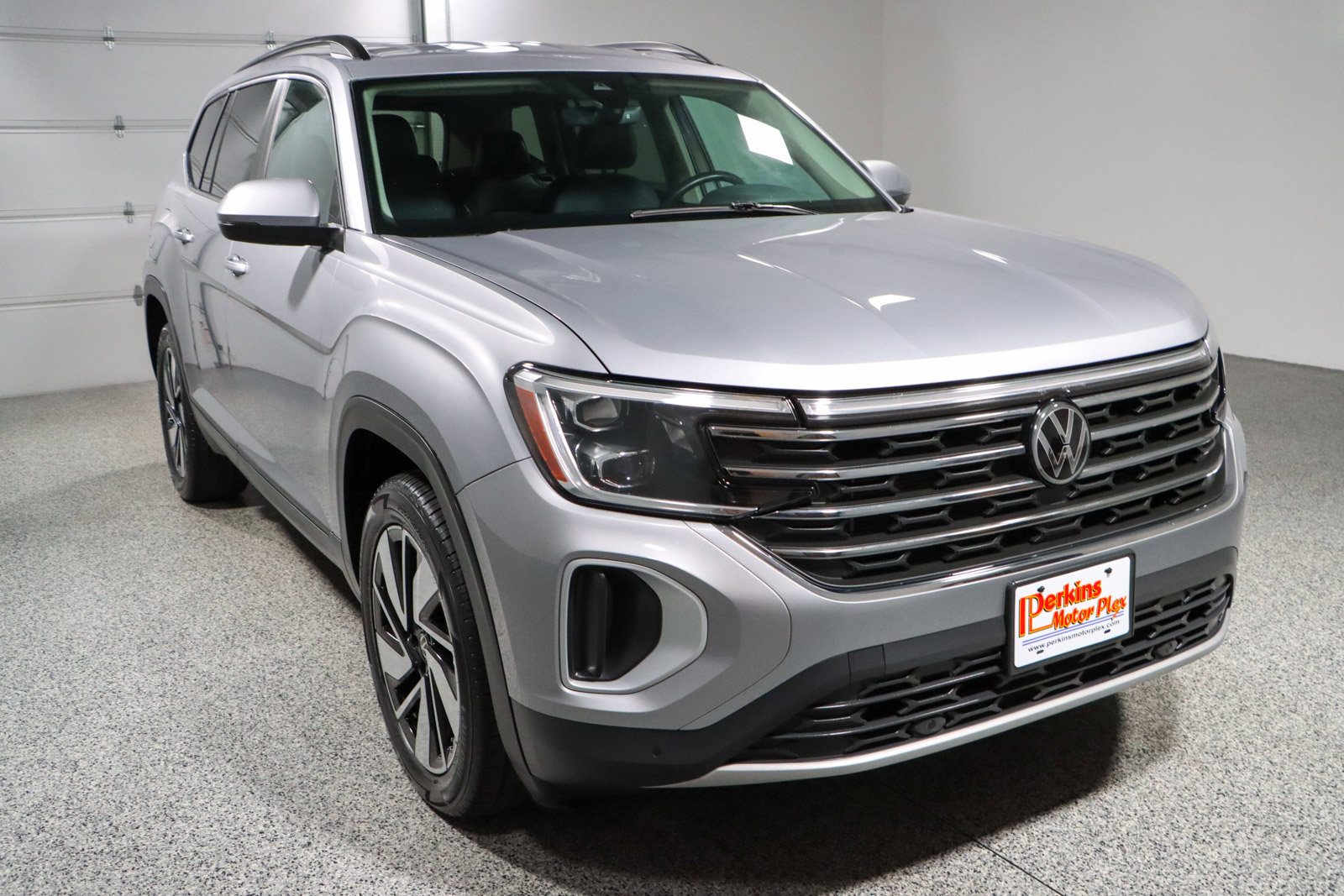 Used 2024 Volkswagen Atlas SE AWD/4WD image 5