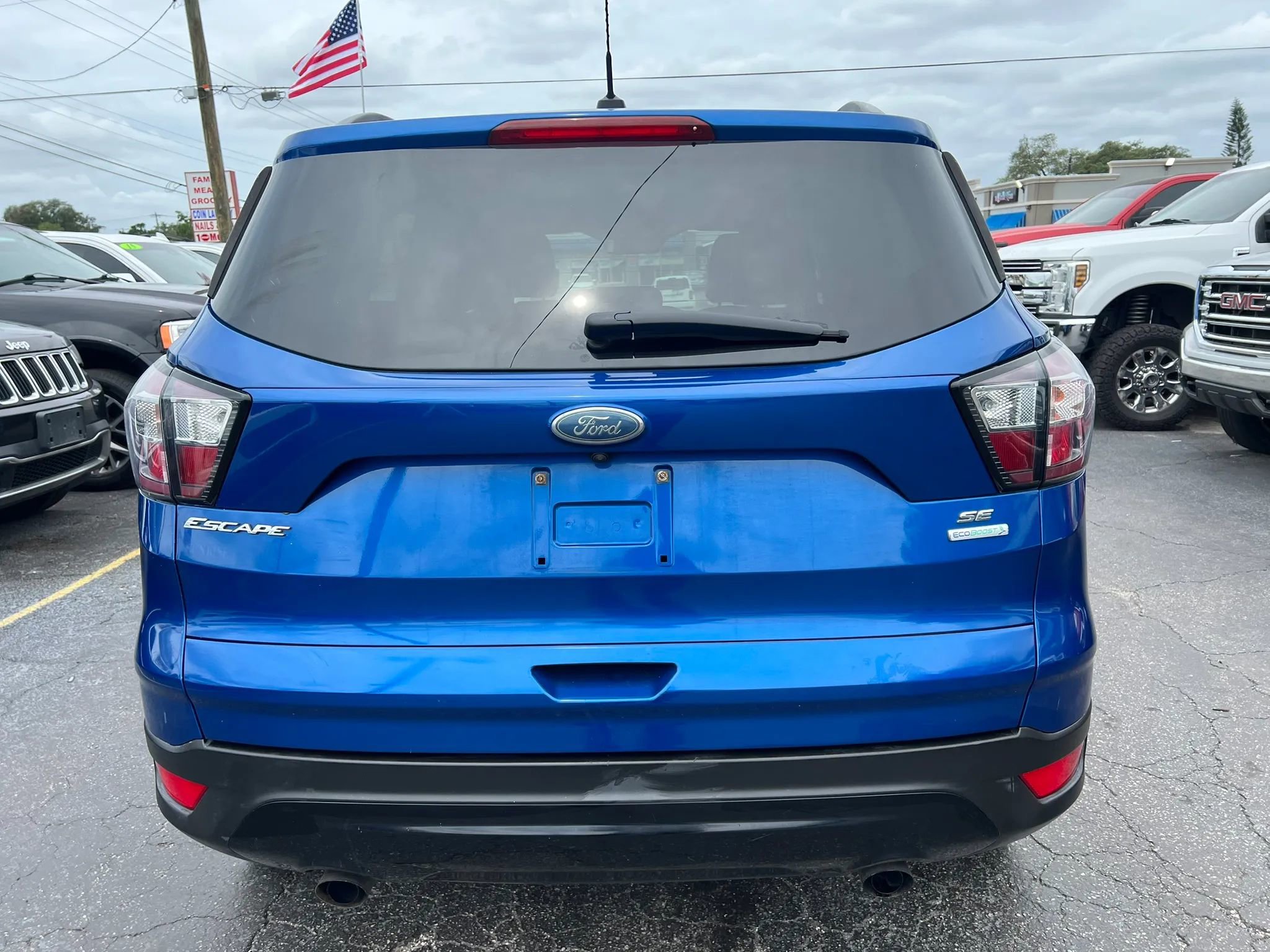 Used 2017 Ford Escape SE w/ SE Sport Appearance Package FWD image 6