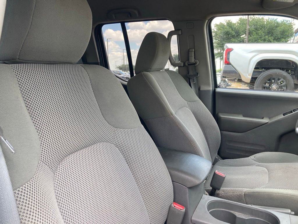 Used 2018 Nissan Frontier SV AWD/4WD image 25