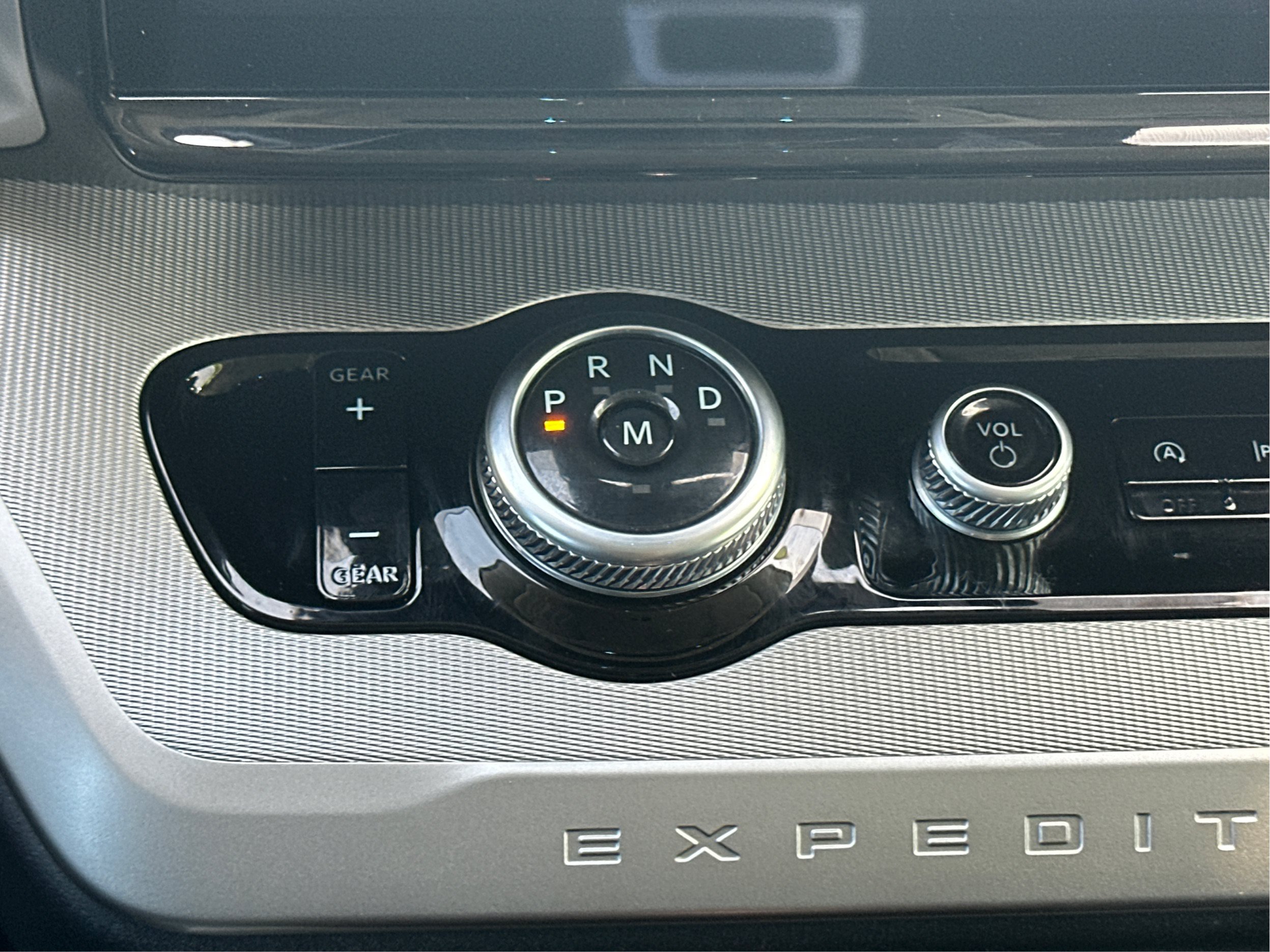 Used 2025 Ford Expedition Active AWD/4WD image 39