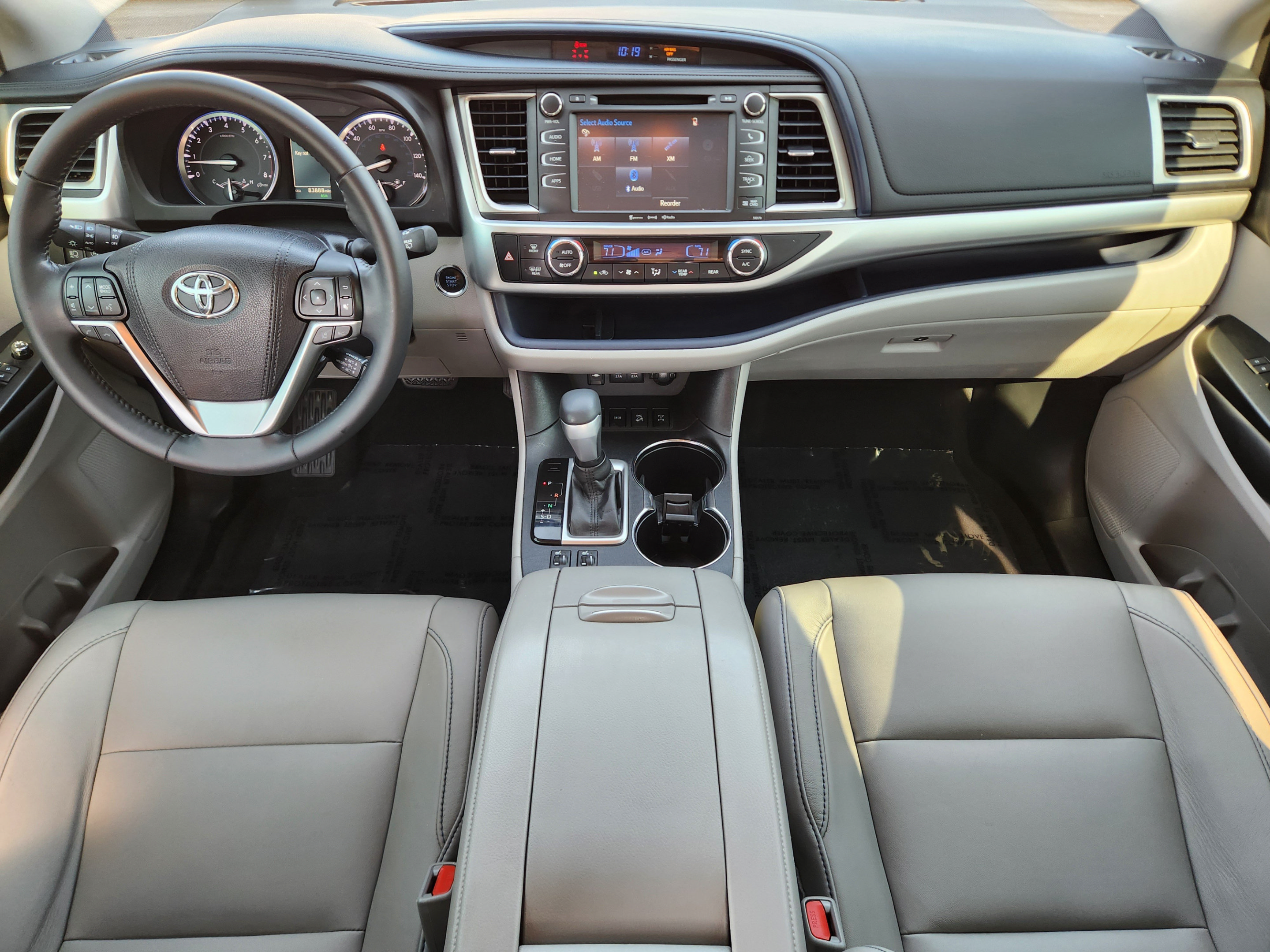 Used 2017 Toyota Highlander XLE AWD/4WD image 20