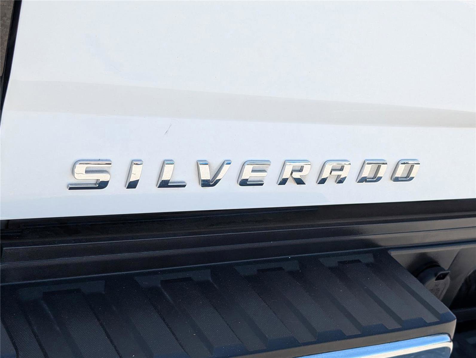 Used 2015 Chevrolet Silverado 2500 LT w/ LT Convenience Package AWD/4WD image 10