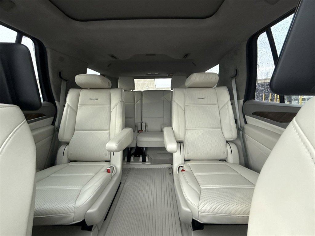 Used 2023 Cadillac Escalade Premium Luxury Platinum w/ Heavy-Duty Trailer Package image 21