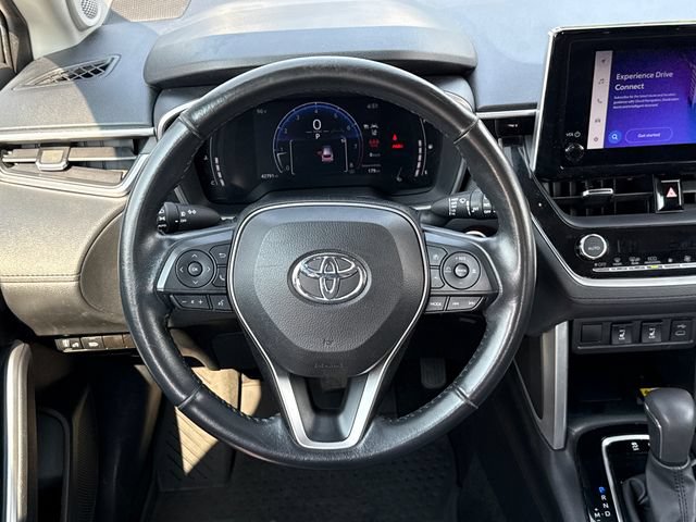 Used 2023 Toyota Corolla Cross XLE w/ Convenience Package FWD image 24