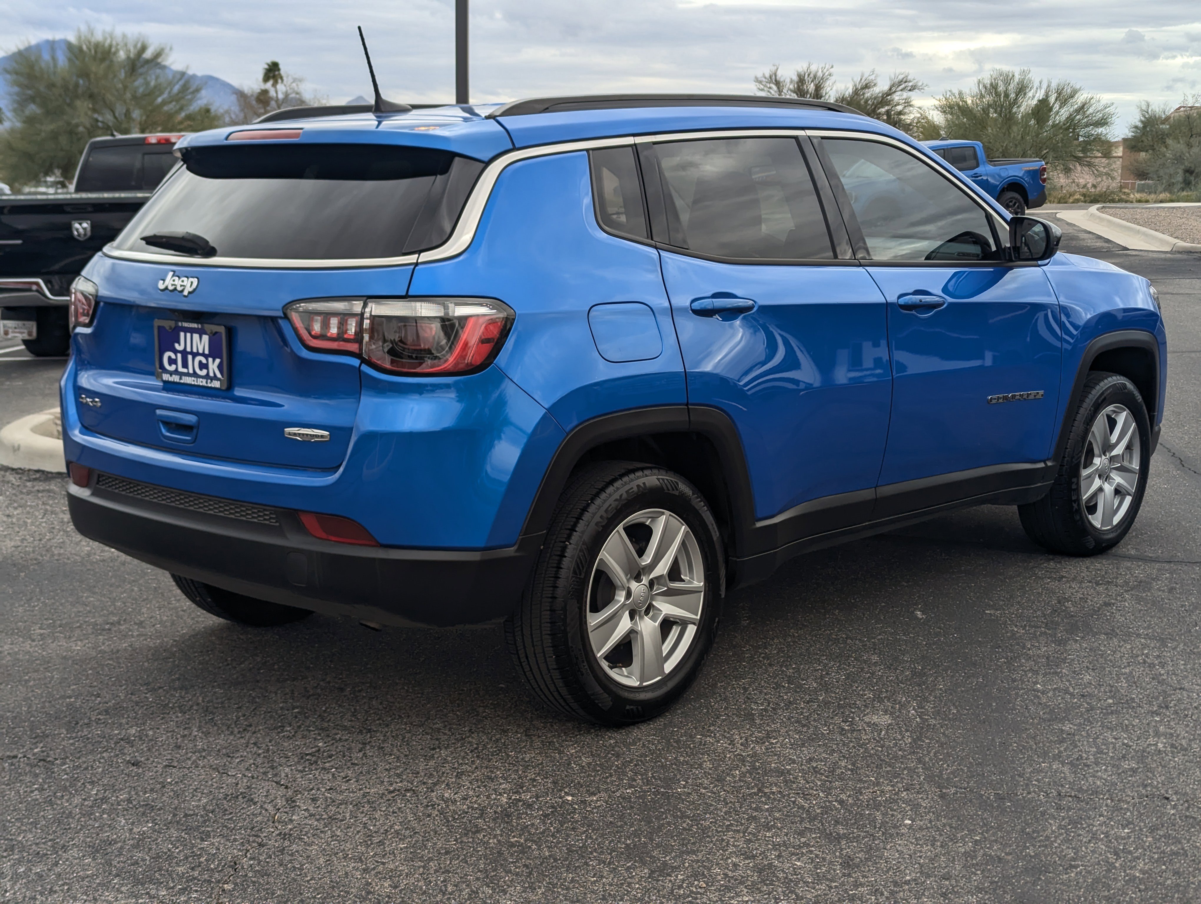 Used 2022 Jeep Compass Latitude image 2