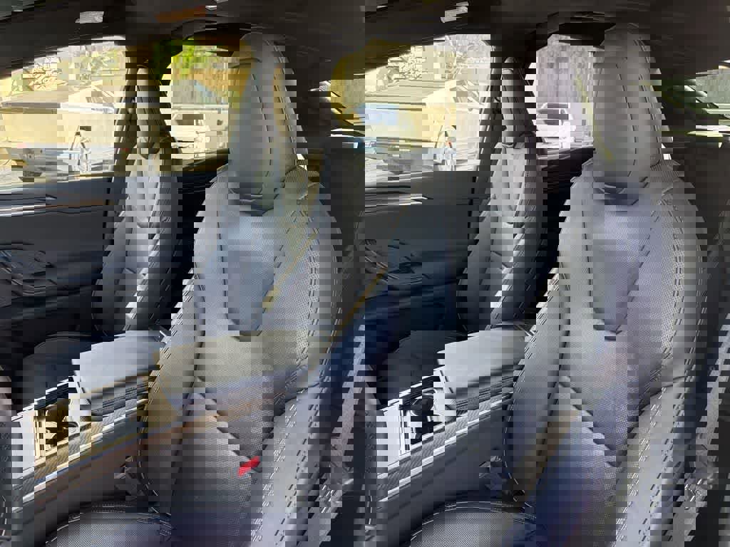 Used 2022 Tesla Model X Plaid image 28