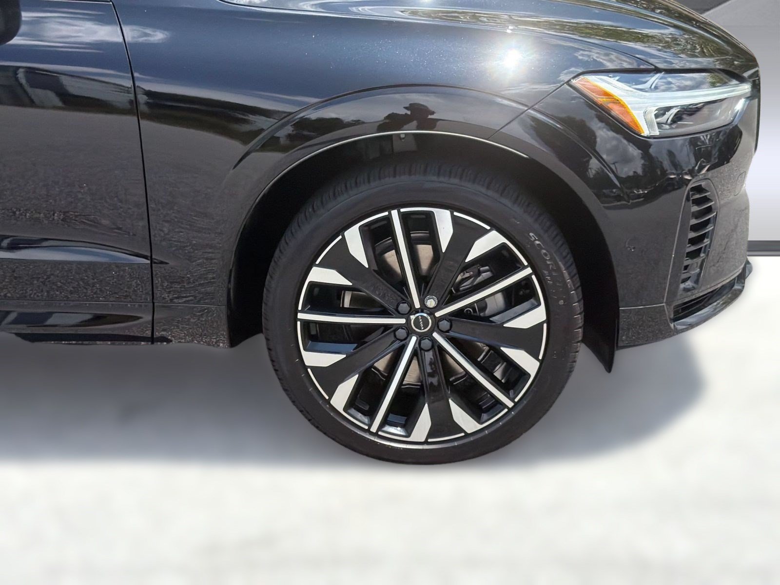 New 2026 Volvo XC60 T8 Ultra w/ Protection Package Premier AWD/4WD image 13