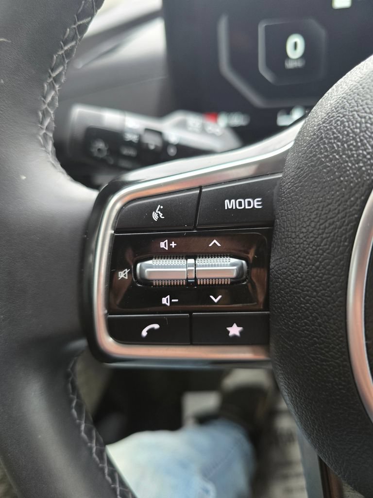Certified 2026 Kia Carnival SX FWD image 24