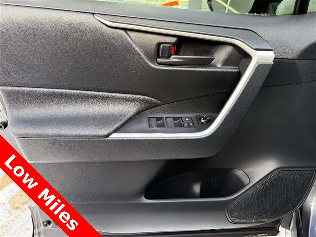 Used 2019 Toyota RAV4 LE image 19