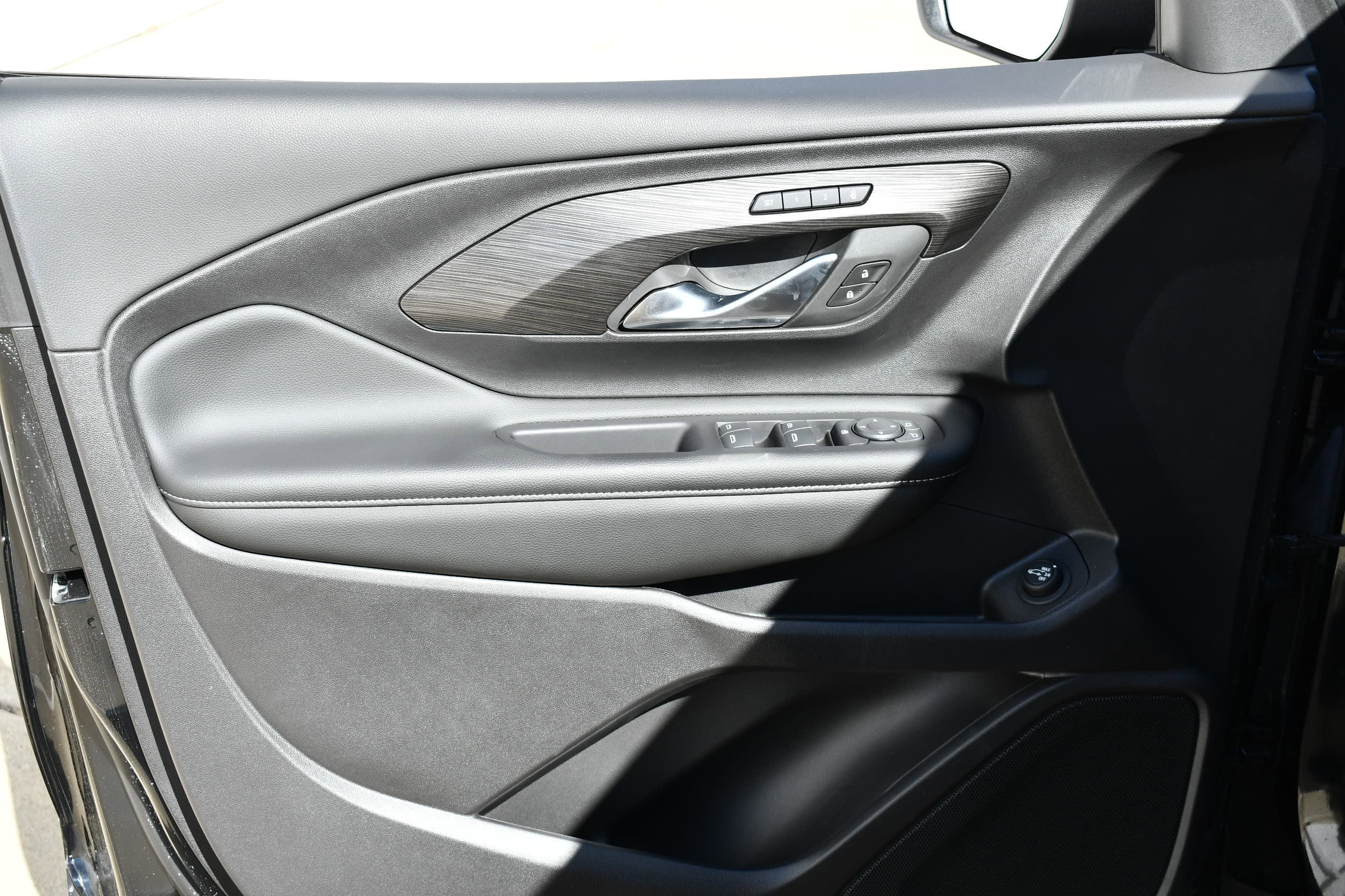 Used 2024 GMC Terrain SLT image 13