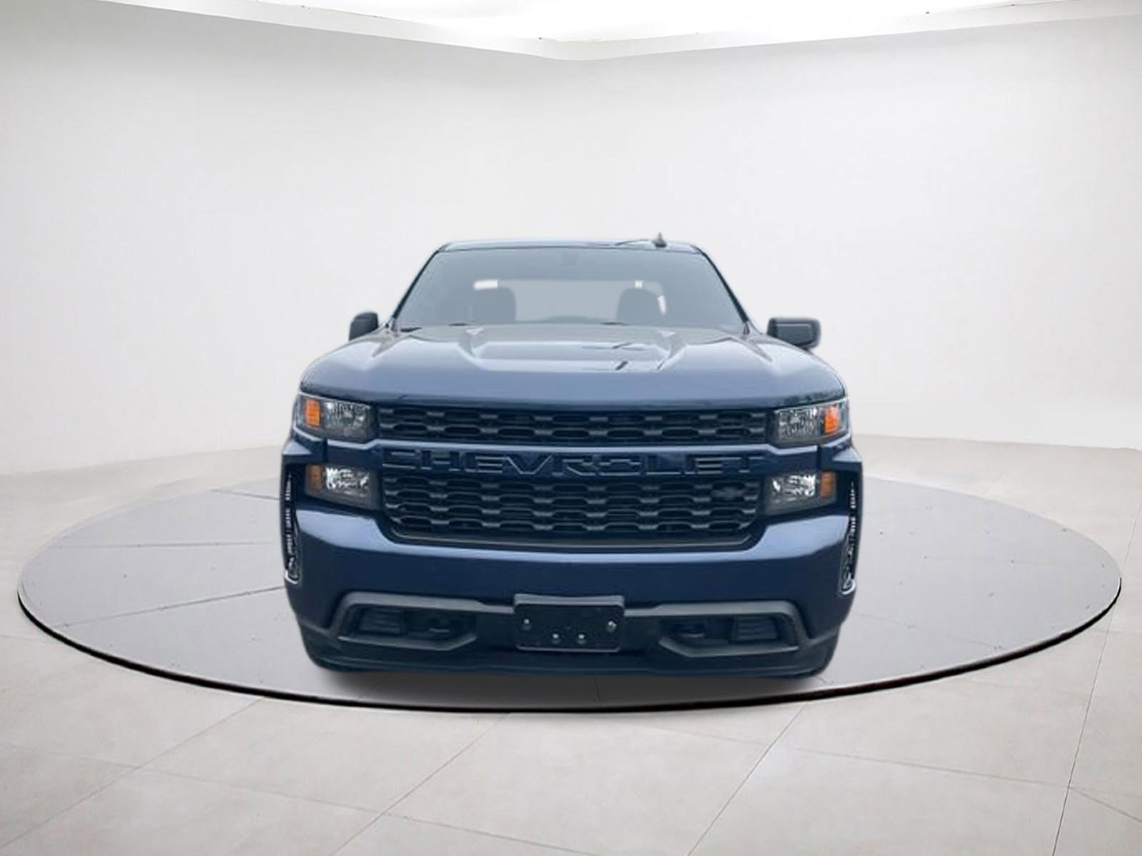 Used 2020 Chevrolet Silverado 1500 Custom w/ Custom Value Package AWD/4WD image 2