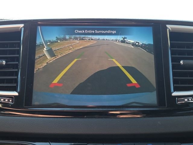 Used 2023 Chrysler Pacifica Touring-L image 34