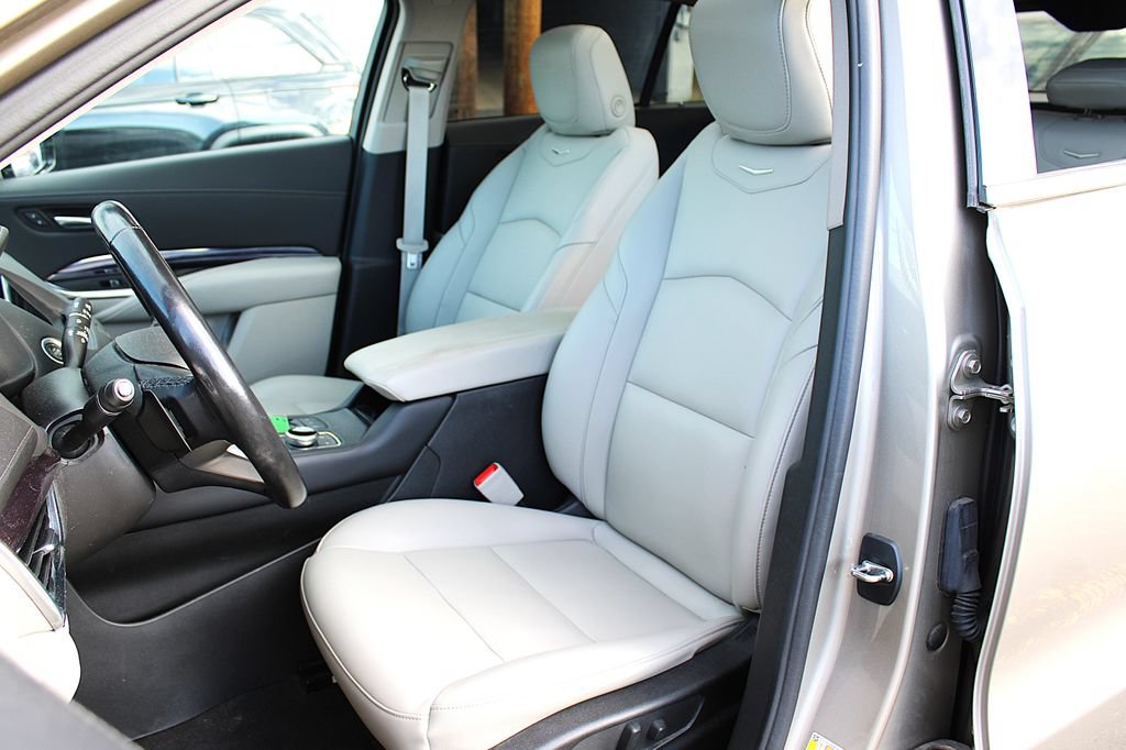 Used 2022 Cadillac XT4 Luxury w/ Cold Weather Package AWD/4WD image 6
