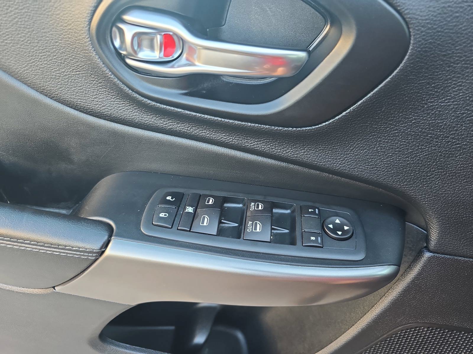 Used 2021 Jeep Cherokee Latitude Lux w/ Sun & Sound Group FWD image 28