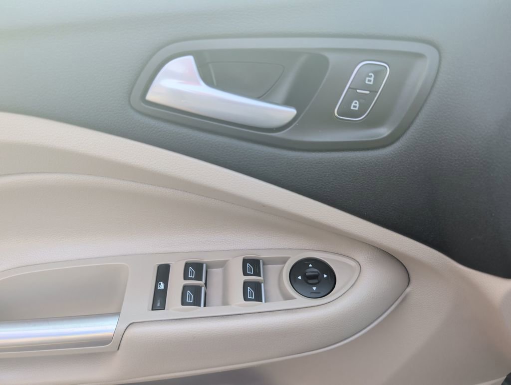 Used 2019 Ford Escape SEL image 10