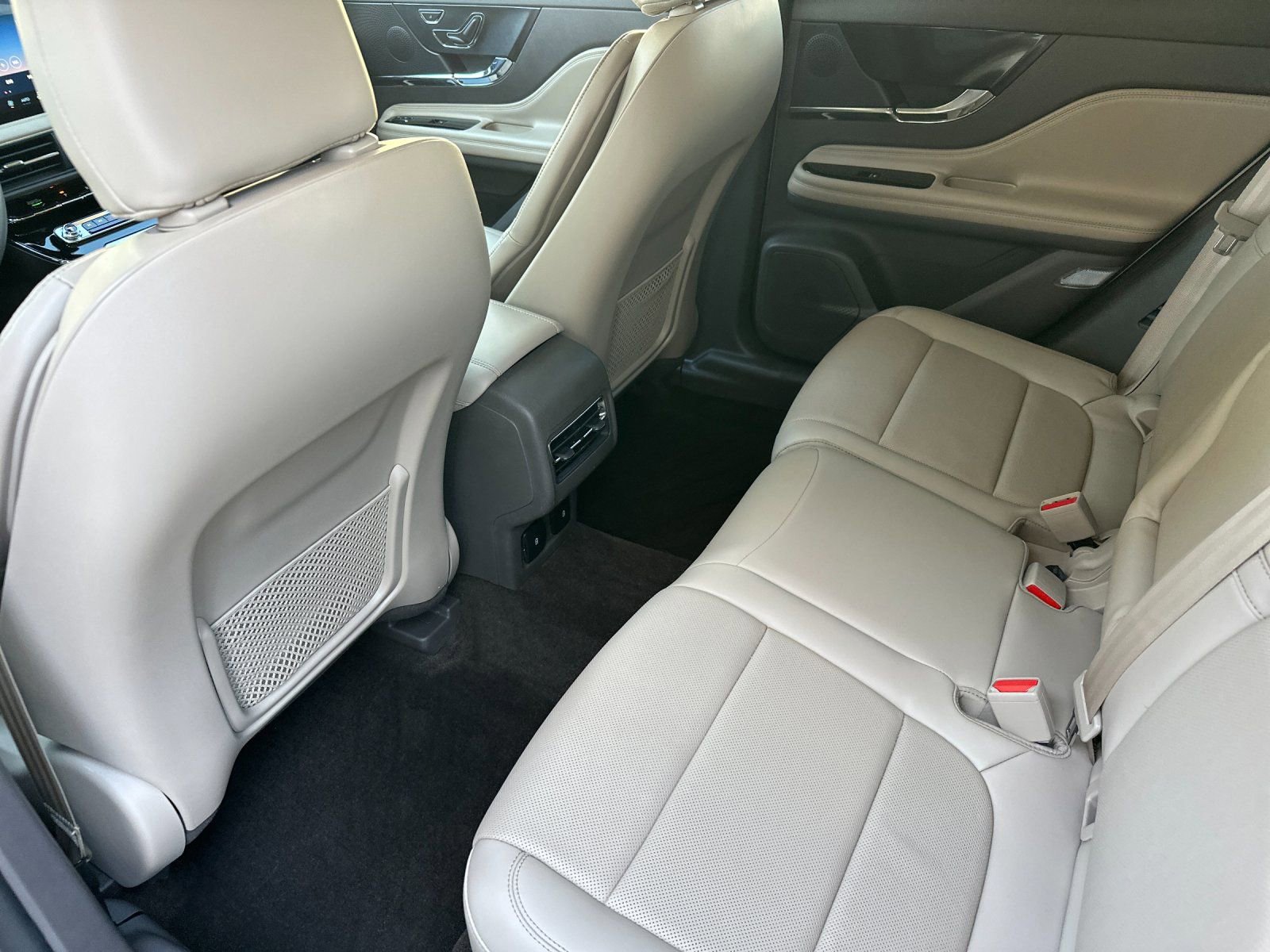 Used 2023 Lincoln Corsair Reserve image 14