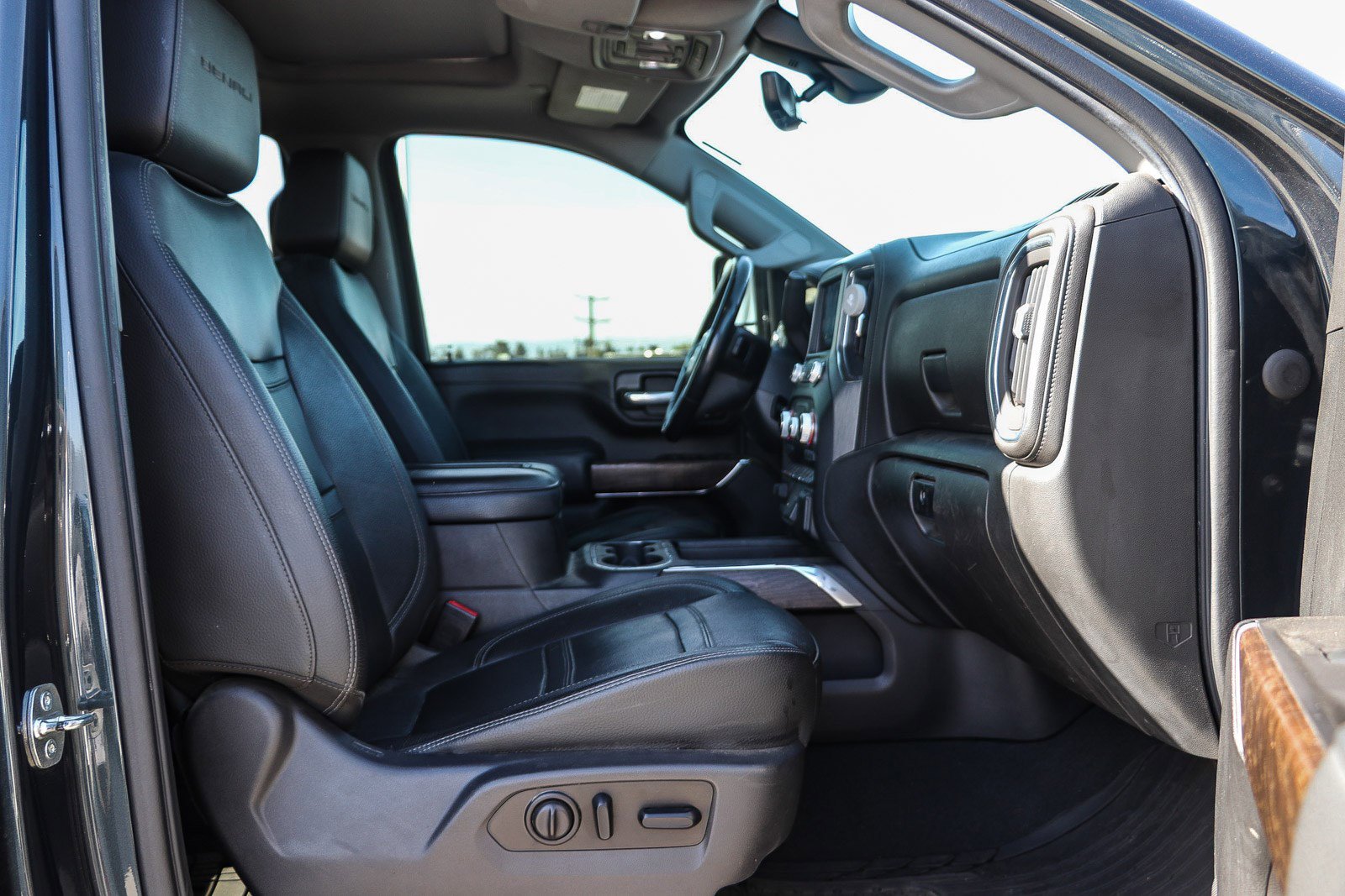 Used 2021 GMC Sierra 2500 Denali w/ Denali Ultimate Package image 16