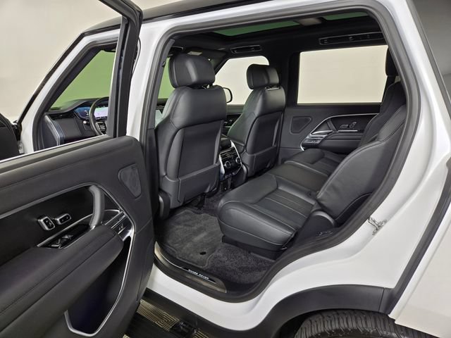 Used 2025 Land Rover Range Rover Long Wheelbase SE AWD/4WD image 18