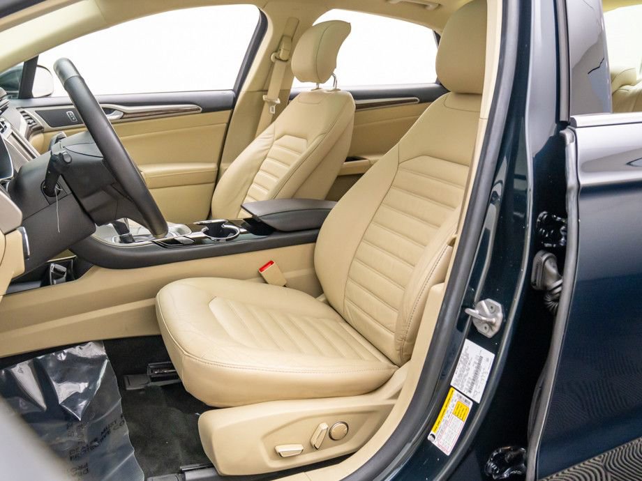 Used 2014 Ford Fusion SE w/ Equipment Group 202A image 17