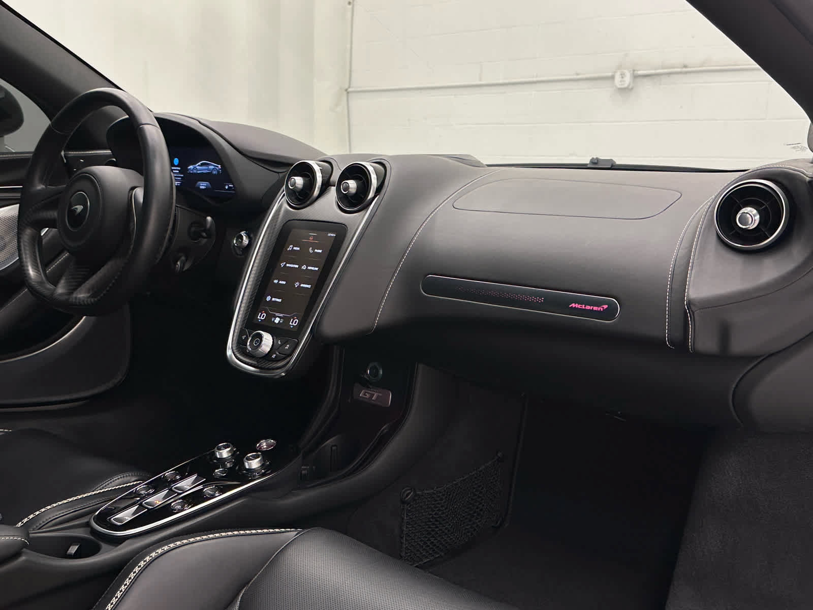Used 2021 McLaren GT RWD image 13