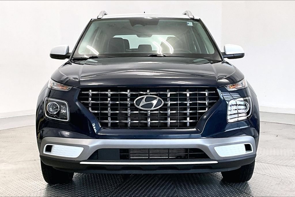 Certified 2024 Hyundai Venue Limited FWD image 3