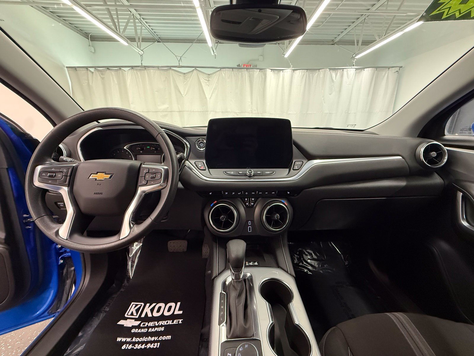 Used 2024 Chevrolet Blazer LT w/ Convenience Package FWD image 17