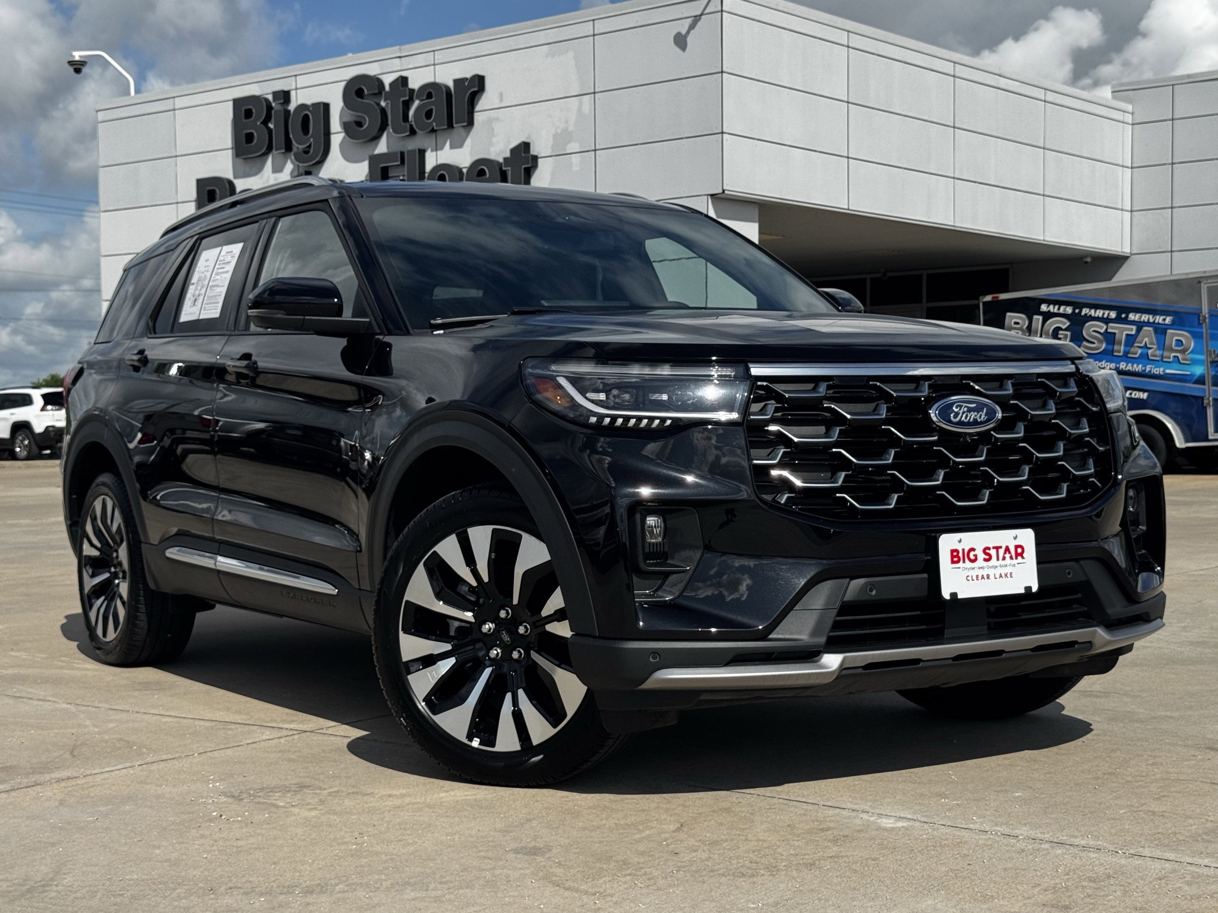 Used 2026 Ford Explorer Platinum w/ LUX Leather Package AWD/4WD image 2