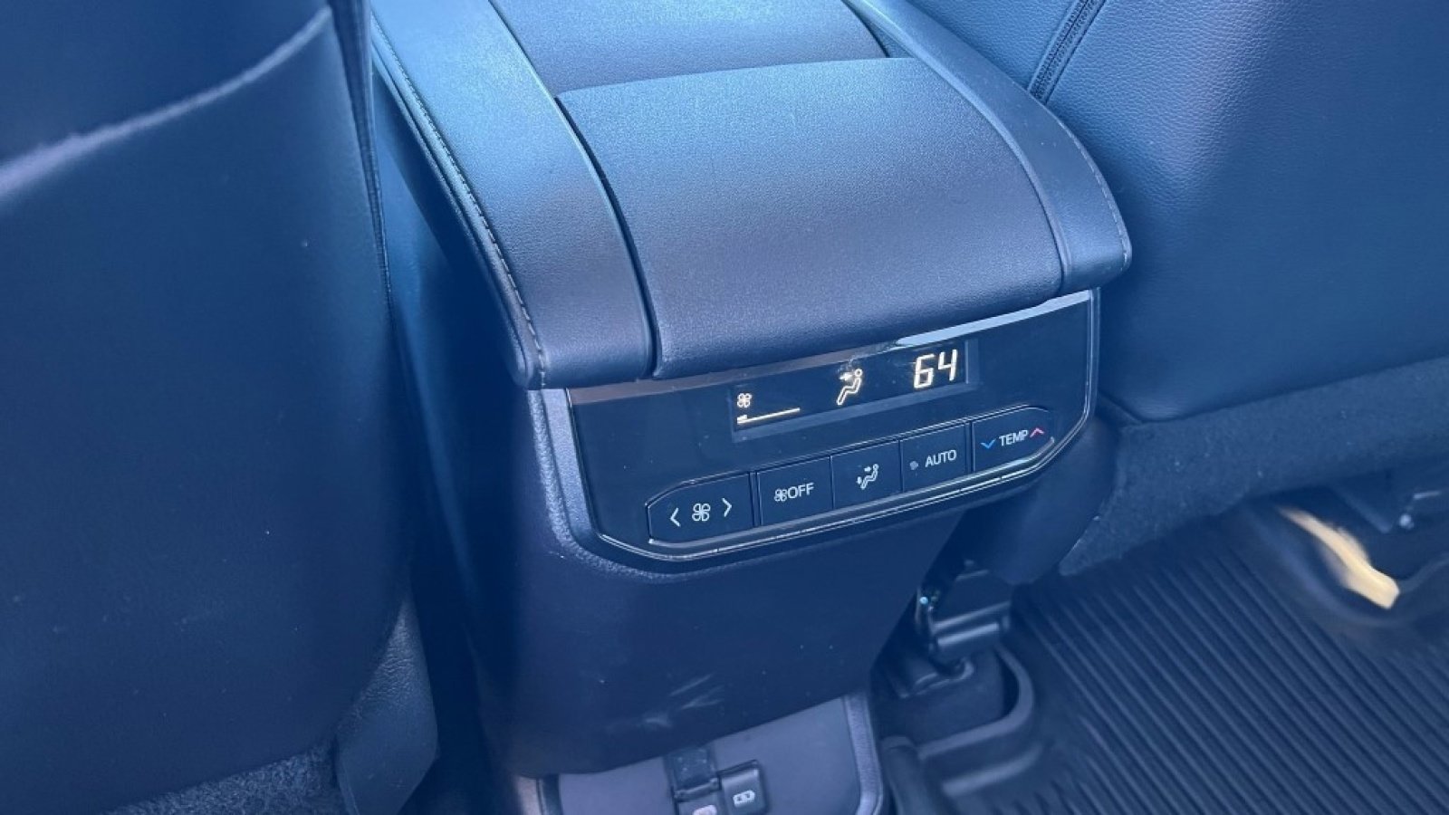 Used 2024 Toyota Highlander XLE image 30