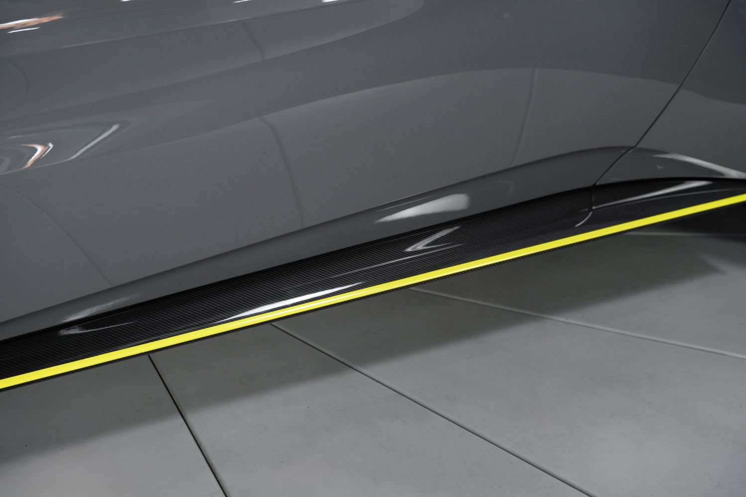Used 2020 Aston Martin V8 Vantage AMR RWD image 22
