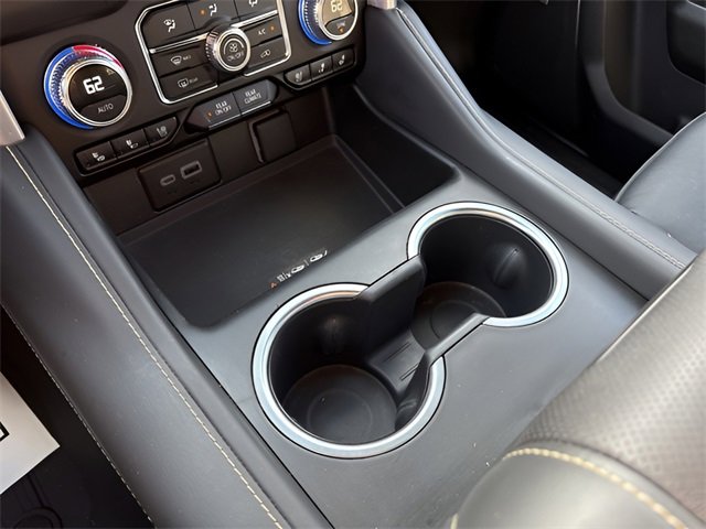 Used 2024 GMC Yukon SLT image 16