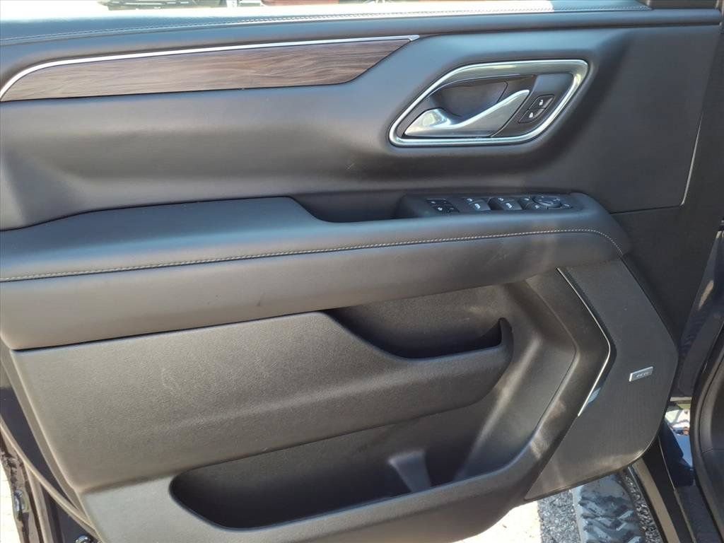 Used 2023 Chevrolet Tahoe Z71 w/ Luxury Package AWD/4WD image 21