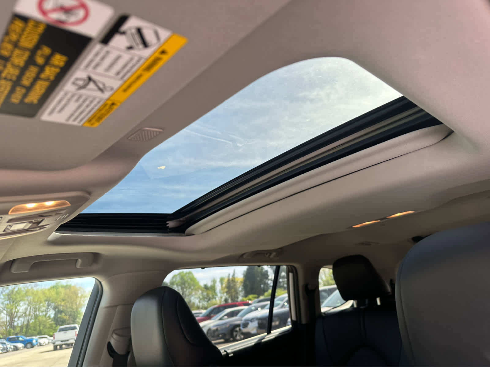 Used 2020 Toyota Highlander XLE AWD/4WD image 11