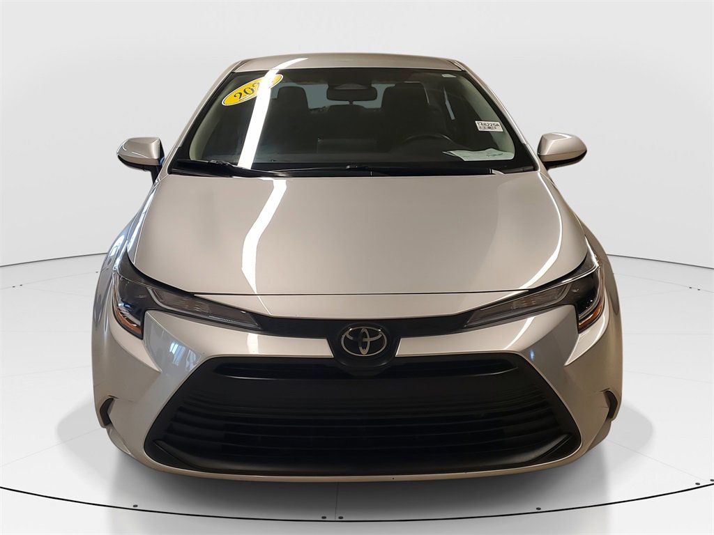 Used 2023 Toyota Corolla LE image 3