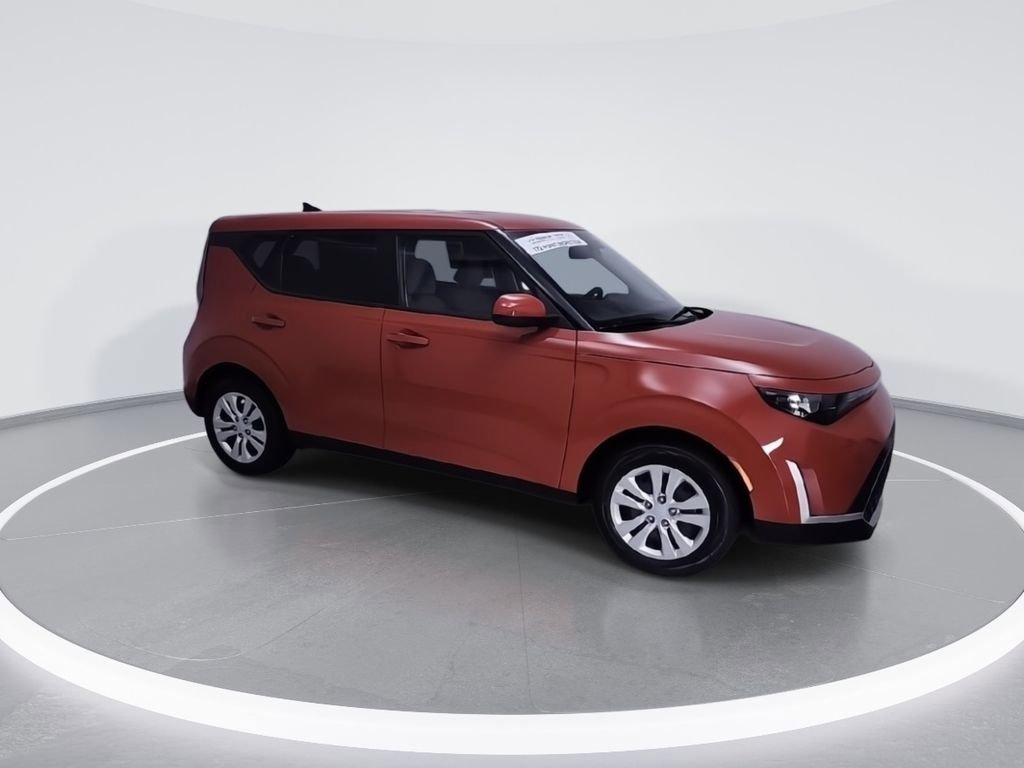 Used 2025 Kia Soul LX FWD image 2