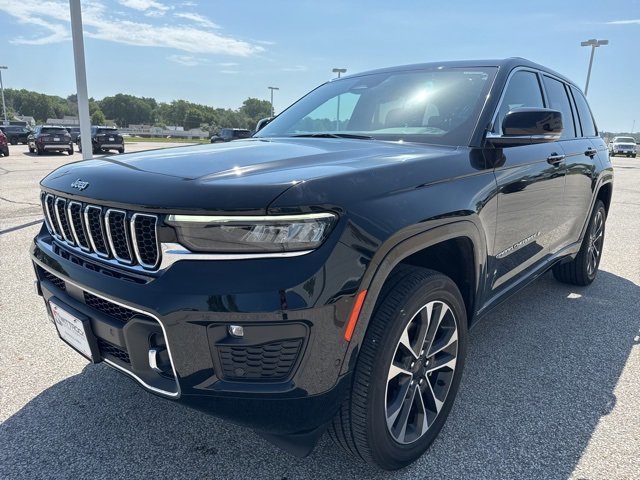 Used 2022 Jeep Grand Cherokee Overland w/ Luxury Tech Group IV image 4