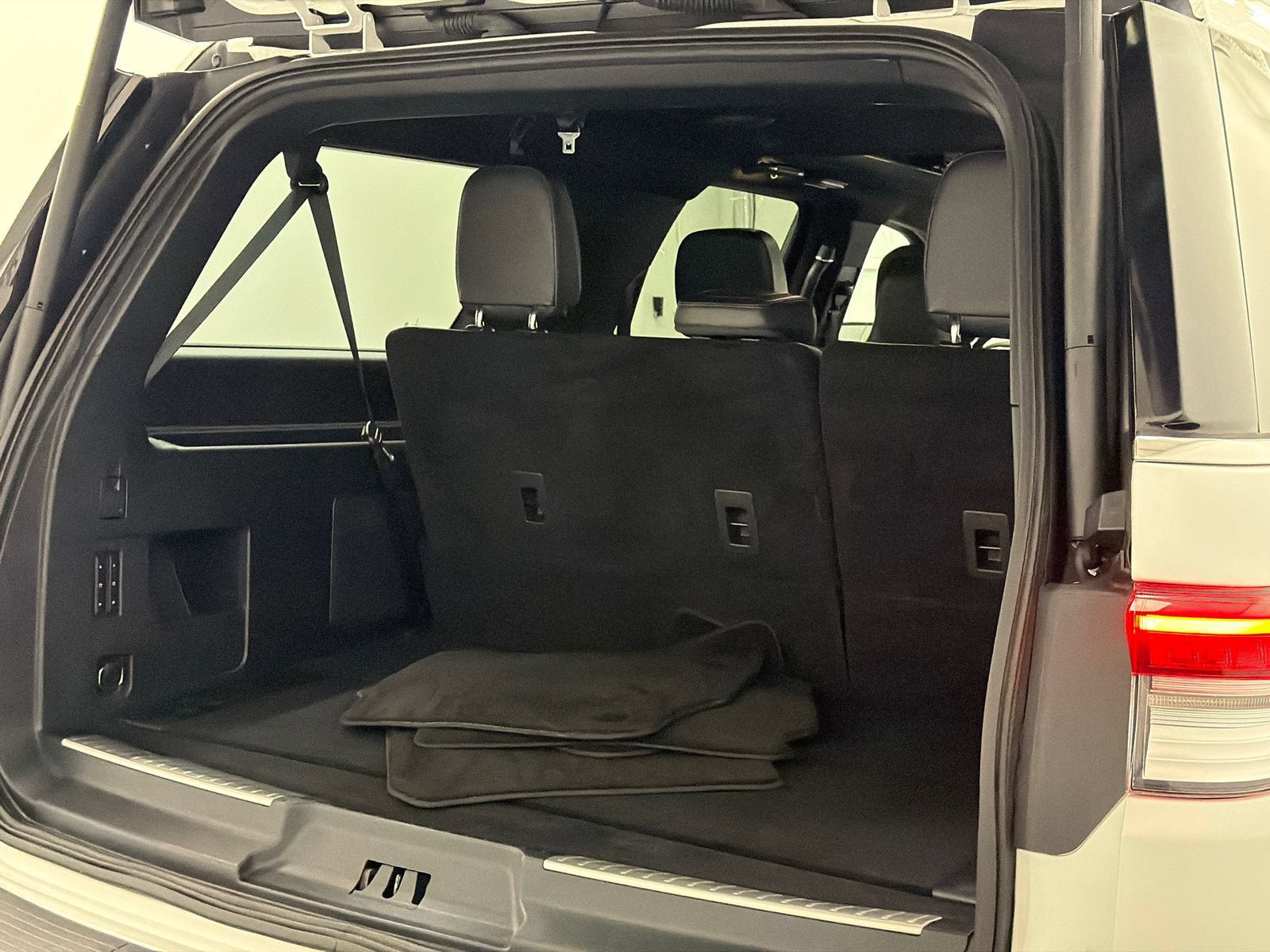 Certified 2023 Lincoln Navigator L Reserve AWD/4WD image 9