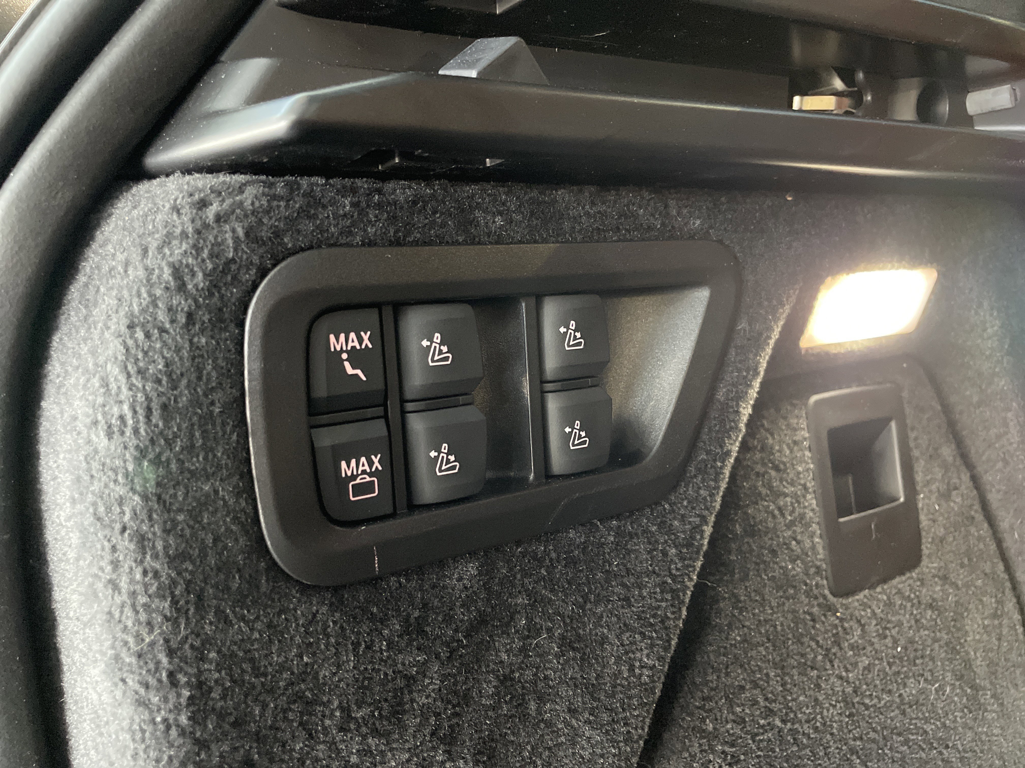 Used 2025 BMW X7 M60i AWD/4WD image 38
