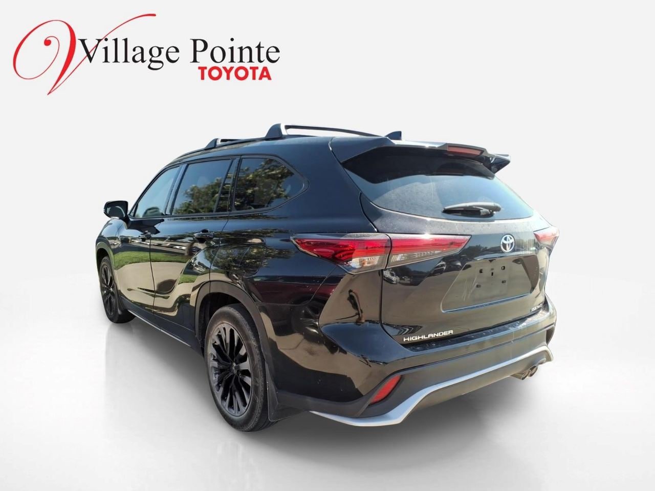 Used 2023 Toyota Highlander XSE AWD/4WD image 2